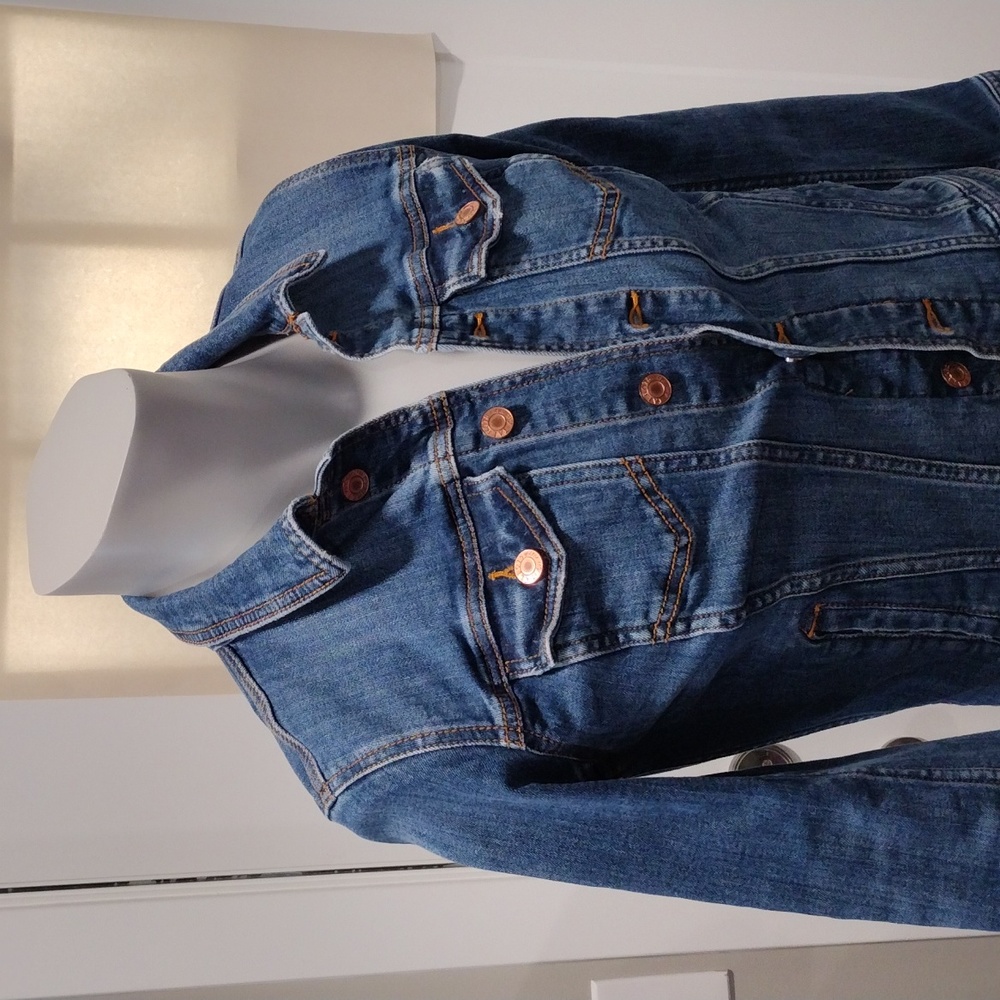 Talbots womens blue denim jacket. Small Petite